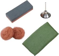 Esschert Design - Kit D'entretien Pour Outils De Jardin - 4 Pièces : Pierre à Aiguiser, Laine De Cuivre, Bidon D'huile, Chiffon -Outils de jardinage professionnels 1200x1135 3