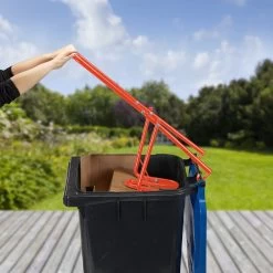 Relaxdays Presse à Déchets Pour Poubelle à Roulettes - Presse à Déchets - Poignée - Tamper à Déchets - Métal - Rouge -Outils de jardinage professionnels 1200x1200 1412