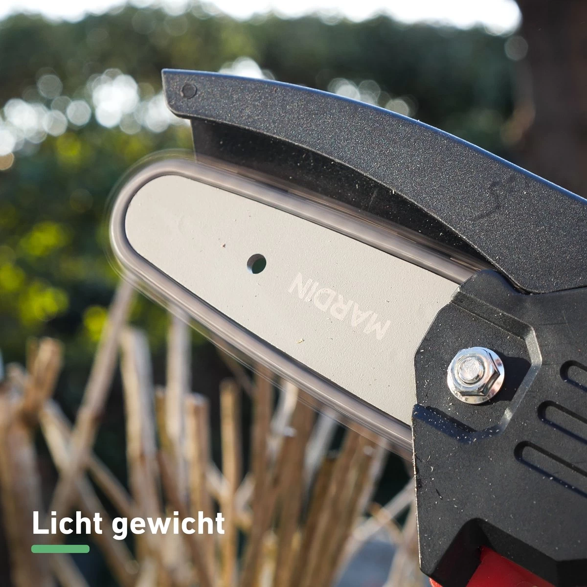 Foumt Mini Tronçonneuse MK-1 - Scie à élaguer - Tronçonneuse - Tronçonneuse électrique - Étui Inclus - Batterie Extra - Rouge 12 Foumt Mini Tronçonneuse MK-1 - Scie à élaguer - Tronçonneuse - Tronçonneuse électrique - Étui Inclus - Batterie Extra - Rouge – Image 10