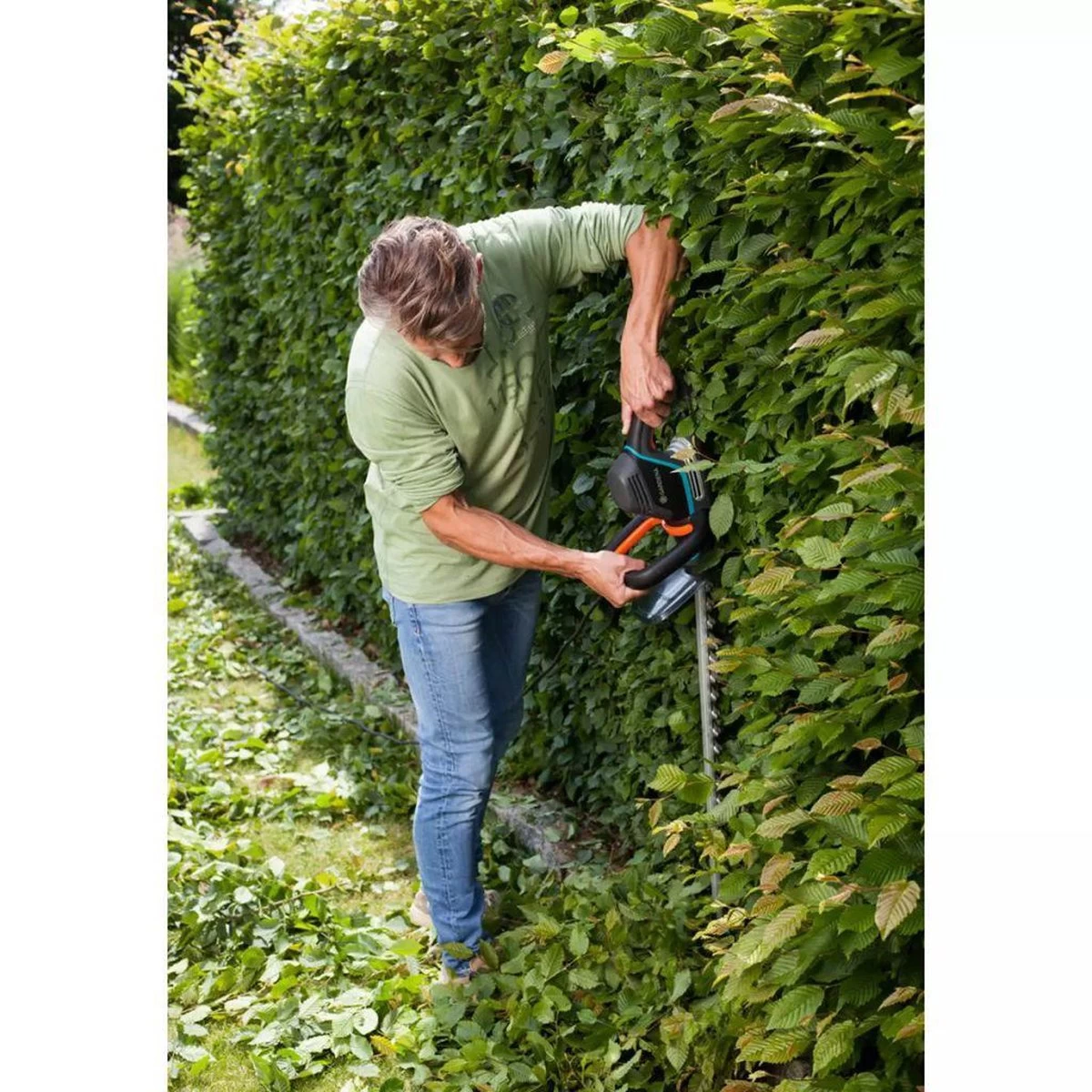 Taille-haie électrique GARDENA PowerCut 700/65 - 700 Watt - Longueur De La Lame 65 Cm 9 Taille-haie électrique GARDENA PowerCut 700/65 - 700 Watt - Longueur De La Lame 65 Cm – Image 7