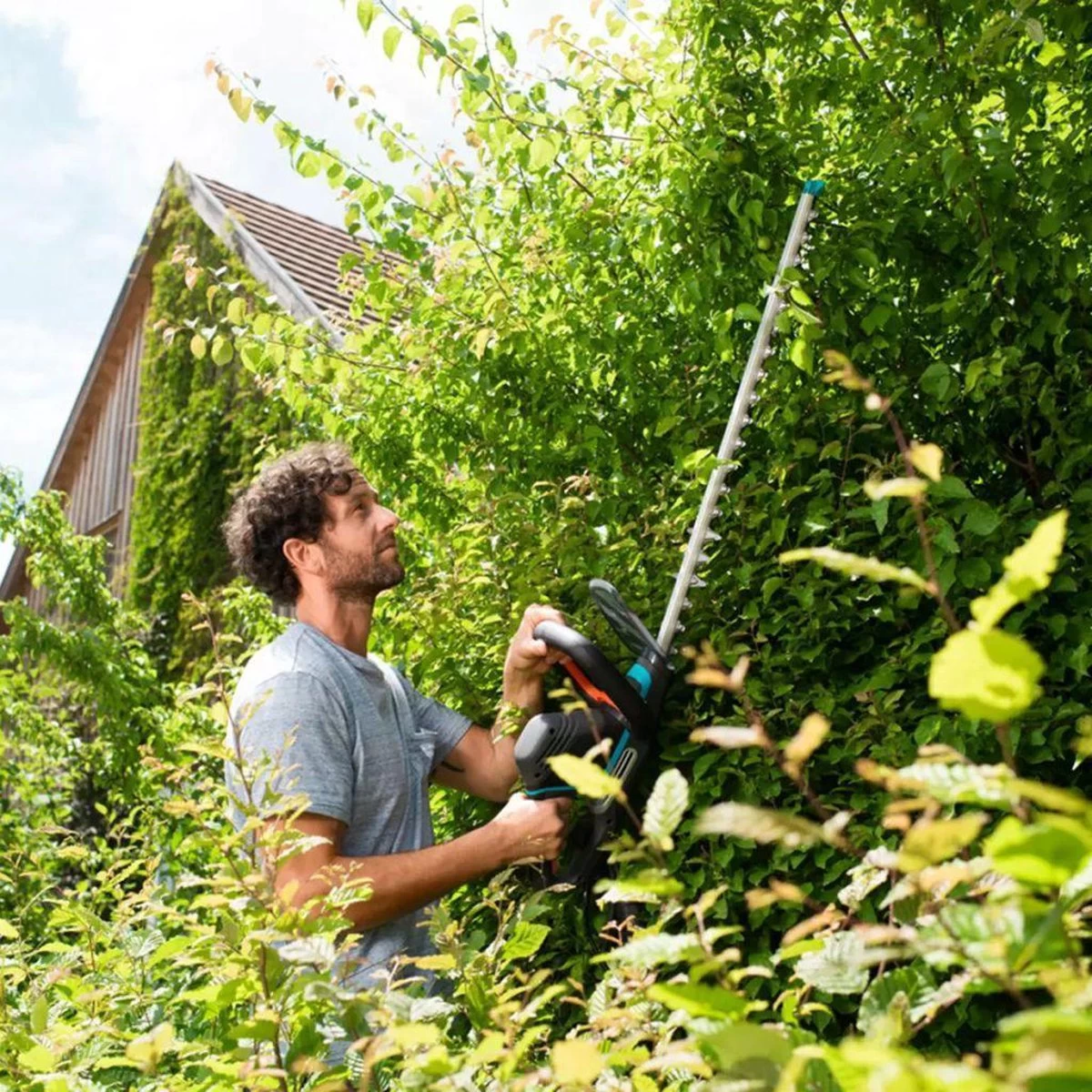 Taille-haie électrique GARDENA PowerCut 700/65 - 700 Watt - Longueur De La Lame 65 Cm 11 Taille-haie électrique GARDENA PowerCut 700/65 - 700 Watt - Longueur De La Lame 65 Cm – Image 9