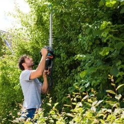 Taille-haie électrique GARDENA PowerCut 700/65 - 700 Watt - Longueur De La Lame 65 Cm 32 Taille-haie électrique GARDENA PowerCut 700/65 - 700 Watt - Longueur De La Lame 65 Cm -Outils de jardinage professionnels 1200x1200 368