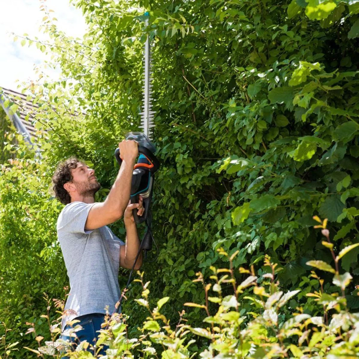 Taille-haie électrique GARDENA PowerCut 700/65 - 700 Watt - Longueur De La Lame 65 Cm 13 Taille-haie électrique GARDENA PowerCut 700/65 - 700 Watt - Longueur De La Lame 65 Cm – Image 11