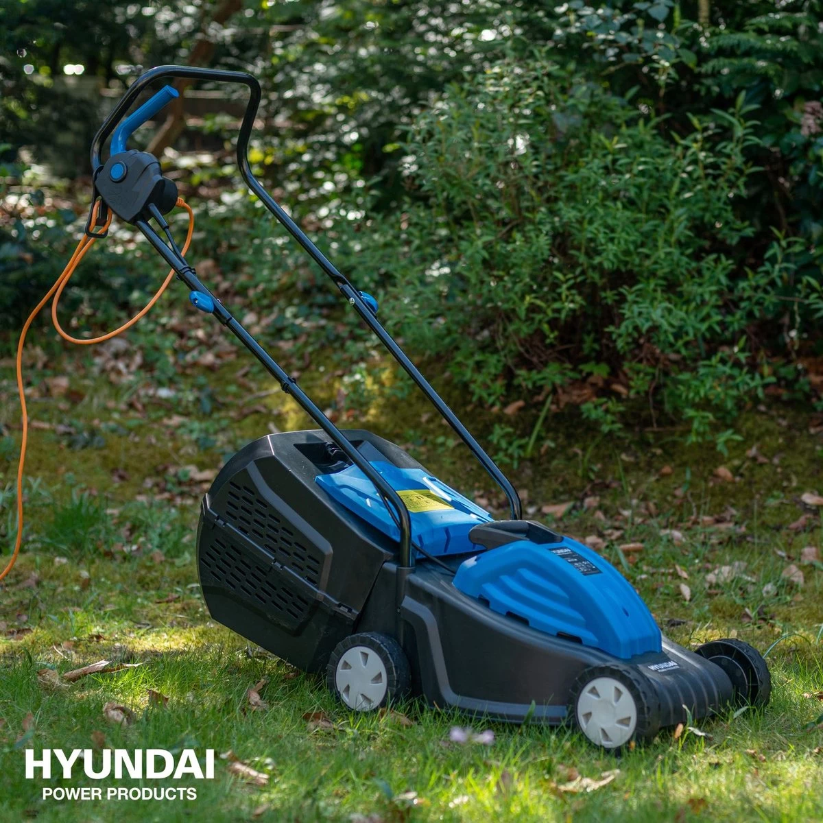 Tondeuse à Gazon Hyundai 1200W 32 Cm - 3 Hauteurs De Coupe - Poignée De Transport Centrale - Pour Pelouse < 300 M2 4 Tondeuse à Gazon Hyundai 1200W 32 Cm - 3 Hauteurs De Coupe - Poignée De Transport Centrale - Pour Pelouse < 300 M2 – Image 2