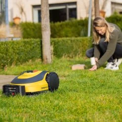 Tondeuse Robot Powerplus POWXG6305 - 18V - Pour Pelouses Jusqu'à Environ 500m² - Largeur De Coupe 180mm - Incl. Borne De Recharge Et Accessoires -Outils de jardinage professionnels 1200x1200 657