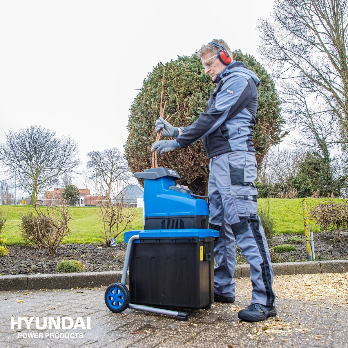 Broyeur électrique Hyundai Whisper-Quiet 2800W - Broyeur De Jardin / Broyeur De Branches Pour Une épaisseur De Branche De 45 Mm - Avec Collecteur De 60 Litres 10 Broyeur électrique Hyundai Whisper-Quiet 2800W - Broyeur De Jardin / Broyeur De Branches Pour Une épaisseur De Branche De 45 Mm - Avec Collecteur De 60 Litres – Image 8