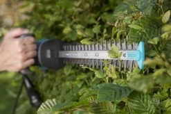 Taille-haie électrique GARDENA EasyCut 500/55 - 500 Watt - Longueur De La Lame 55cm -Outils de jardinage professionnels 1200x798 1