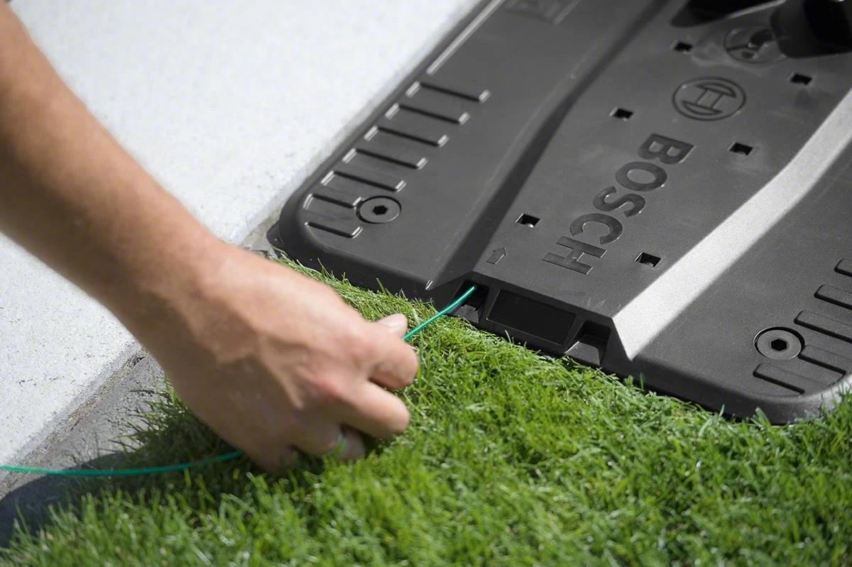 Robot Tondeuse Bosch Indego 350 Connect - 18 V - Largeur De Coupe 19 Cm - Utilisable Avec Une Application 15 Robot Tondeuse Bosch Indego 350 Connect - 18 V - Largeur De Coupe 19 Cm - Utilisable Avec Une Application – Image 13