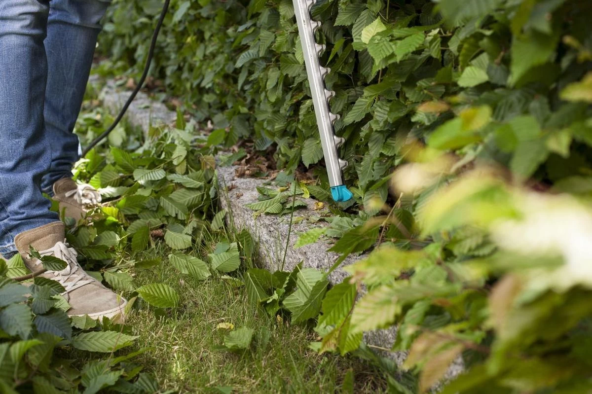 Taille-haie électrique GARDENA PowerCut 700/65 - 700 Watt - Longueur De La Lame 65 Cm 18 Taille-haie électrique GARDENA PowerCut 700/65 - 700 Watt - Longueur De La Lame 65 Cm – Image 16