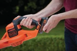 Black & Decker Souffleuse à Feuilles BLACK+DECKER GWC1820PC-QW - Faible Bruit - 18V - Vitesse De Soufflage 209 Km / H -Outils de jardinage professionnels 1200x800 107