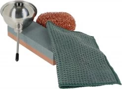 Esschert Design - Kit D'entretien Pour Outils De Jardin - 4 Pièces : Pierre à Aiguiser, Laine De Cuivre, Bidon D'huile, Chiffon -Outils de jardinage professionnels 1200x876