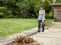 Black & Decker BLACK+DECKER BEBLV260 Souffleuse à Feuilles - 2600W - 3-en-1 - Sac De Collecte 40L -Outils de jardinage professionnels 1200x900 48