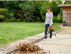 Black & Decker BLACK+DECKER BEBLV300SB- Souffleur QS - 404 Km/h - 3000W - Fonction Aspiration/soufflage - Filaire -Outils de jardinage professionnels 1200x911 2