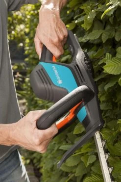 Taille-haie électrique GARDENA ComfortCut 550 50 - 550 Watt - Longueur De Lame 50cm -Outils de jardinage professionnels 799x1200 13