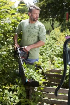 Taille-haie électrique GARDENA PowerCut 700/65 - 700 Watt - Longueur De La Lame 65 Cm 40 Taille-haie électrique GARDENA PowerCut 700/65 - 700 Watt - Longueur De La Lame 65 Cm -Outils de jardinage professionnels 799x1200 7