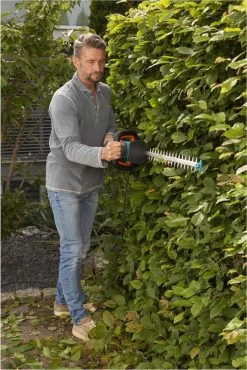 Taille-haie électrique GARDENA ComfortCut 550 50 - 550 Watt - Longueur De Lame 50cm -Outils de jardinage professionnels 801x1200 1